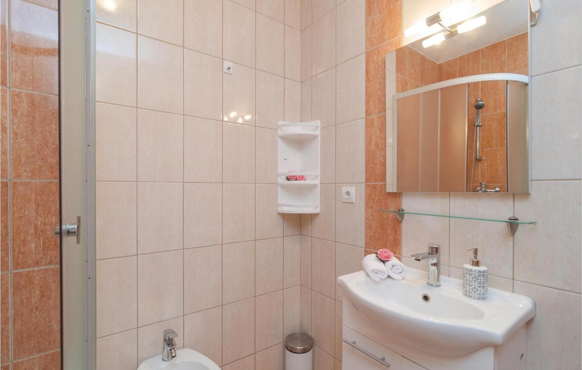 Cozy Apartment In Supetar With Kitchen Extérieur photo